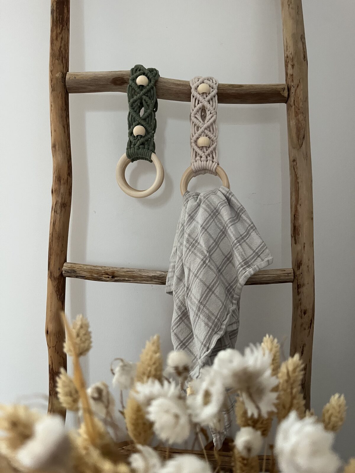 Attache-torchon en macramé